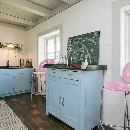 Seaside Charm In Baring - By Traum * Asperup